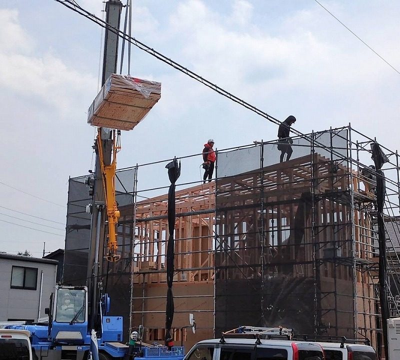 「家のカタチが現れた日。福山市・大門のモデルハウス棟上げレポート」